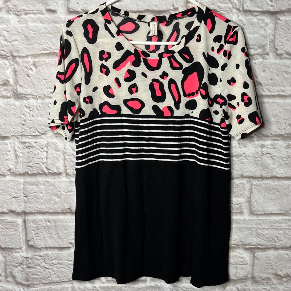 Now N Forever Striped Cheetah Leopard Black White Pink Womens Top Size Large